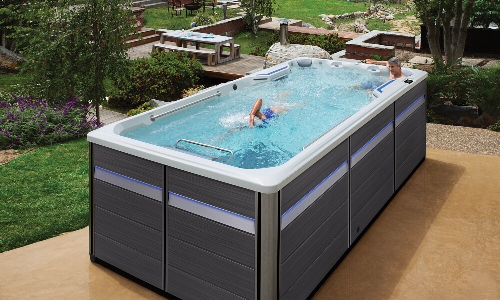 sale EP FitnessSystems 2023 E500 IceGray Gray Lifestyle Couple Sunny